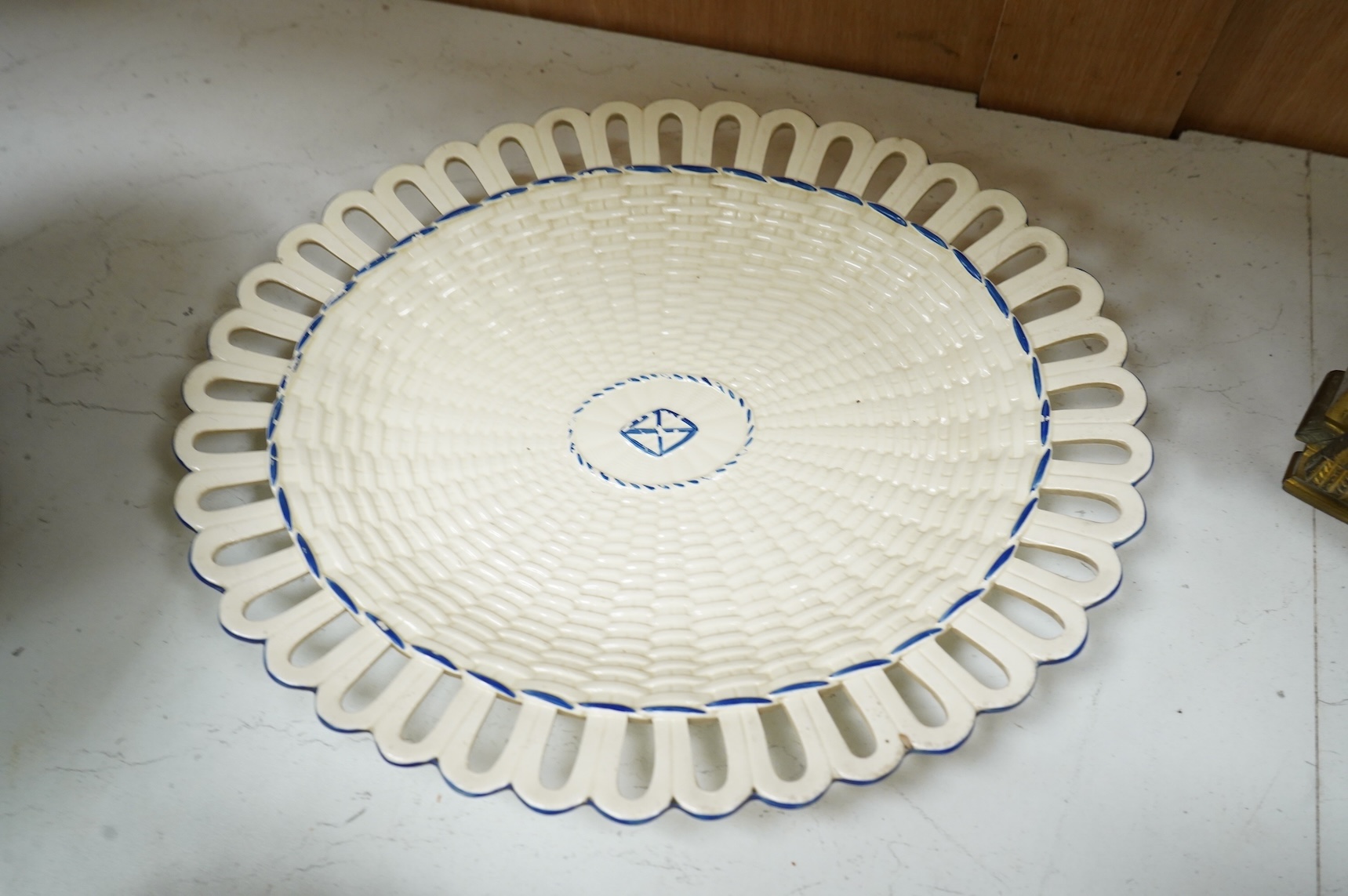 Two early 19th century Wedgwood Queensware oval twig baskets and three oval dishes. Largest basket 28cm wide.